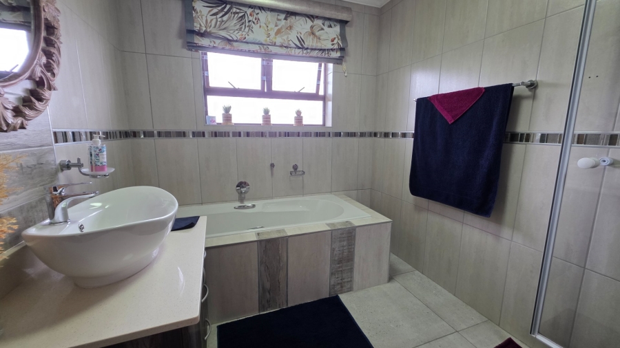 3 Bedroom Property for Sale in Dana Bay Western Cape